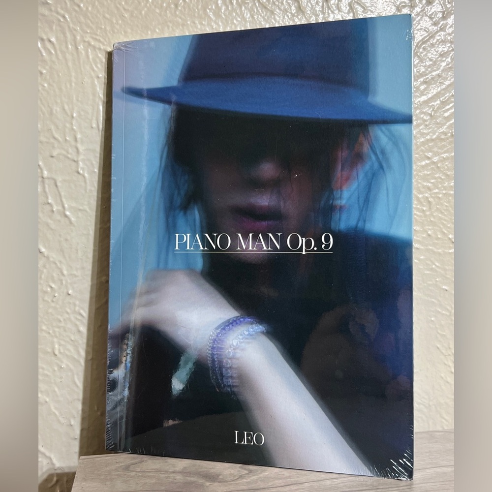 Vixx Leo Piano Man Op. 9-Incl. 80pg Photo Book, Postcard, Bookmark, Lyric Poster